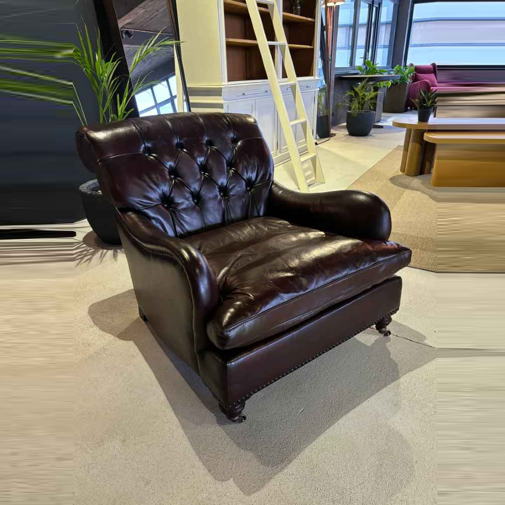 Chesterfield Ledersessel mit Holzbeinen | Modell CALEDONIAN